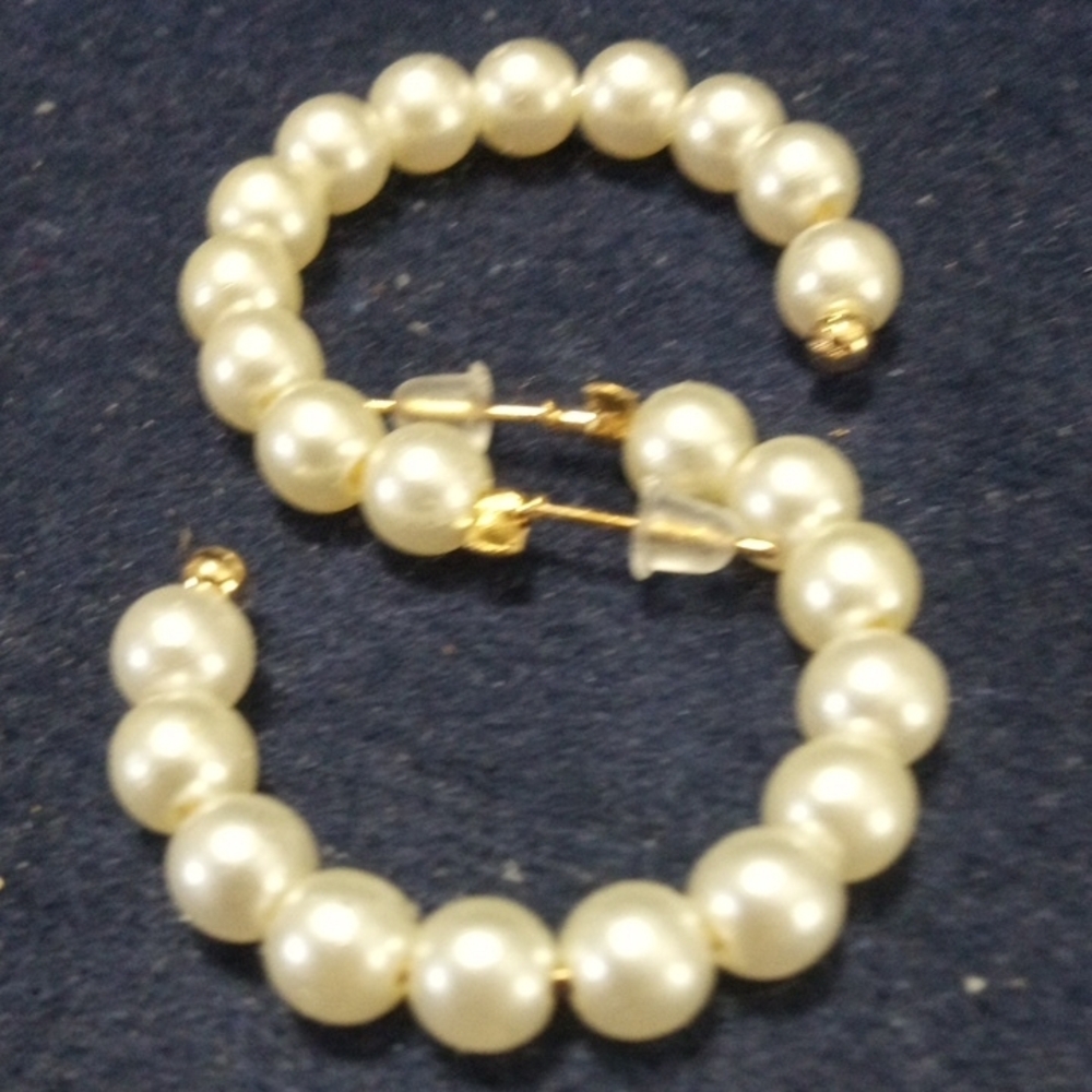 Elegant Pearl Hoop Earrings - Picture 3 of 3